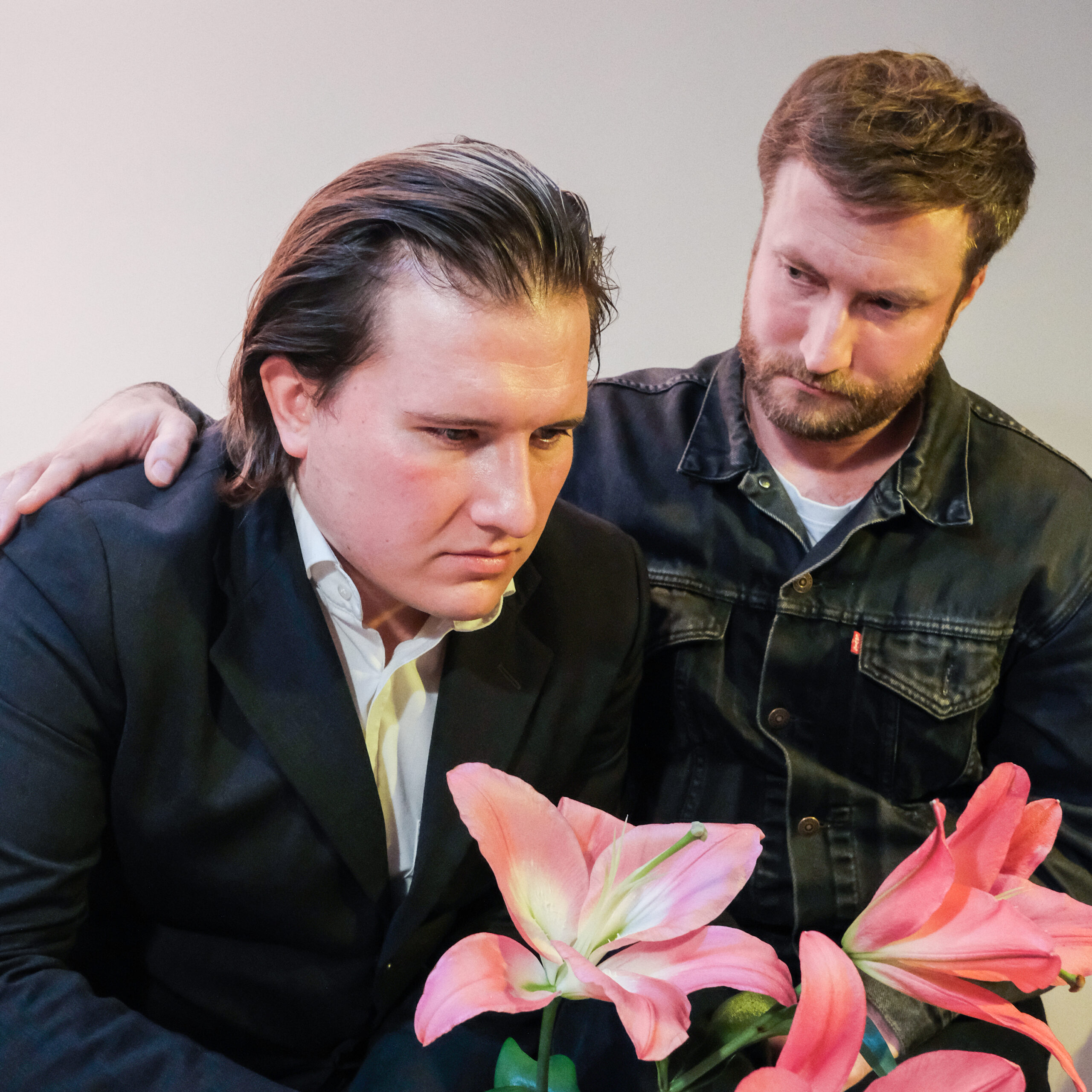 Read more about the article Wczasy – „To wszystko kiedyś minie” [Recenzja]