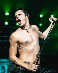 Read more about the article Yungblud | 18.10.2025 | Warszawa, COS Torwar | Tekst Magda Żmudzińska | Fot. Ada Woźniacka  | org. Live Nation