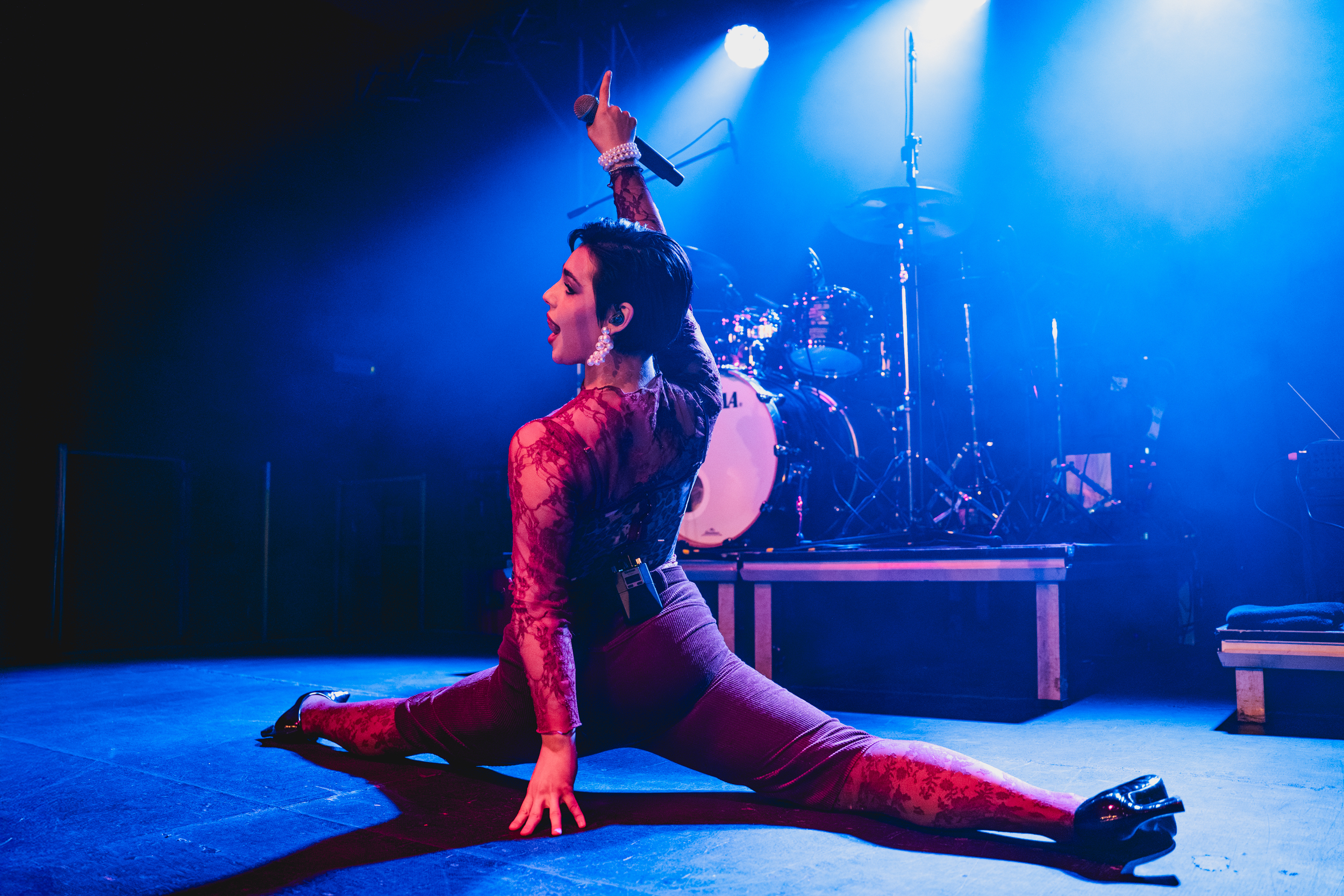 Read more about the article Alessandra | 19.11.2025 | Kraków, Klub Kwadrat | Fot. Ada Woźniacka | org. Live Nation Polska