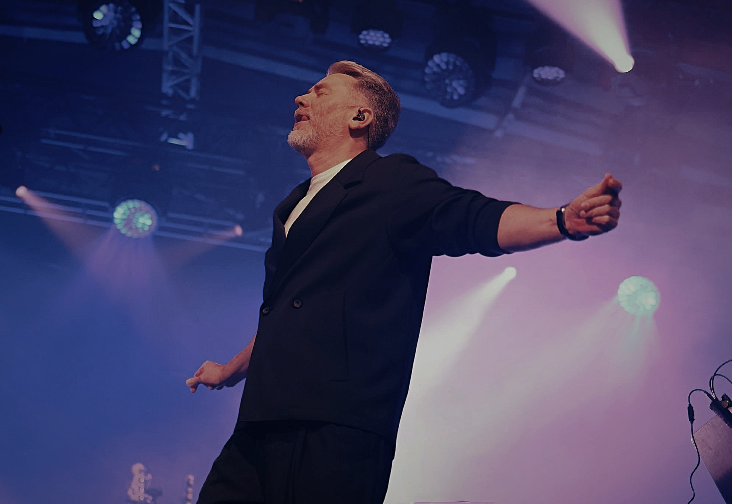 Read more about the article Kuba Badach | 28.03.2026 | Warszawa, Stodoła | Fot. Karolina Marczak | org. Klub Stodoła