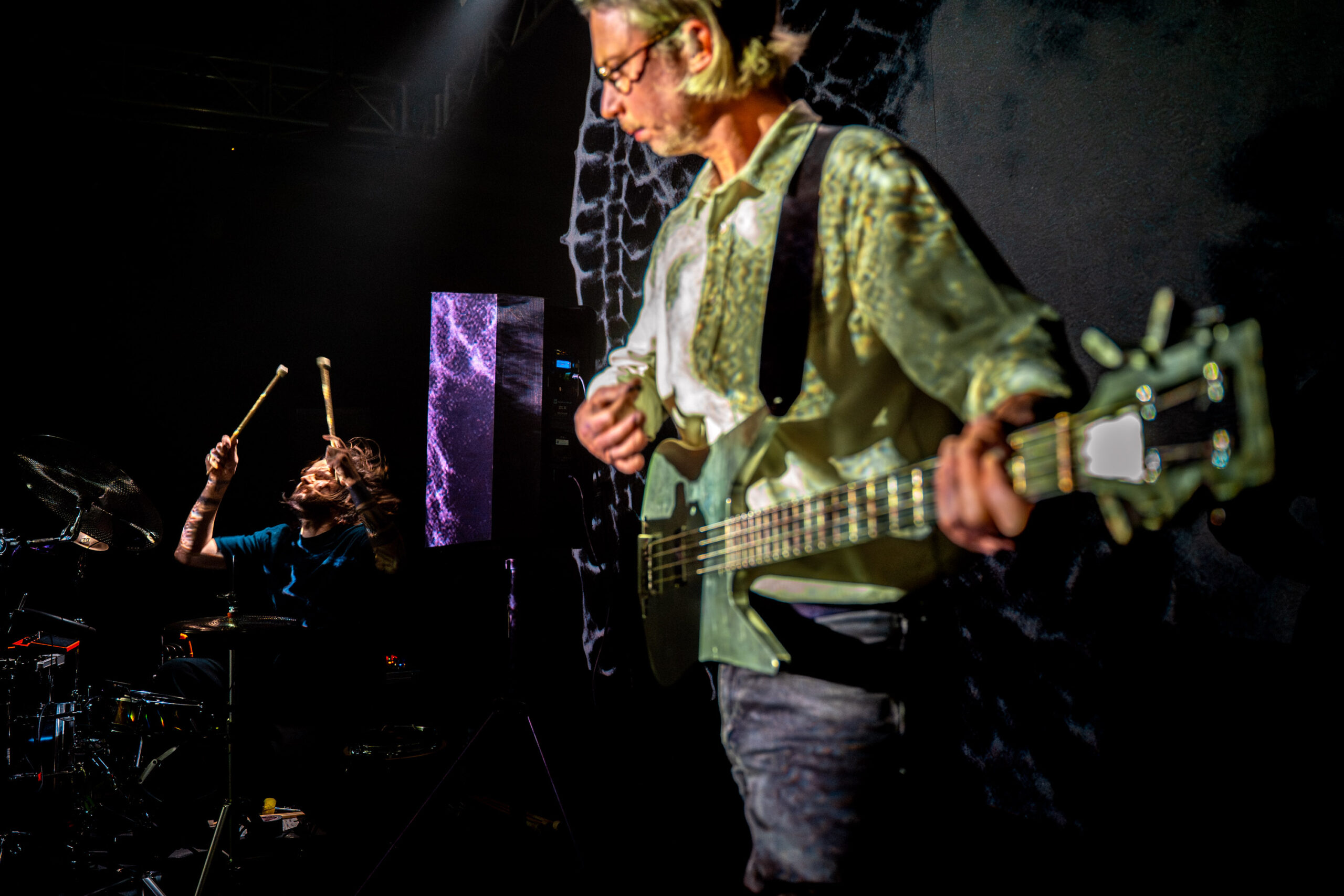 Read more about the article Aicher/Szwed | 25.03.2026 | Warszawa, Teatr Komuna Warszawa | Fot. Kuba Ryszkiewicz | org. Svmerki