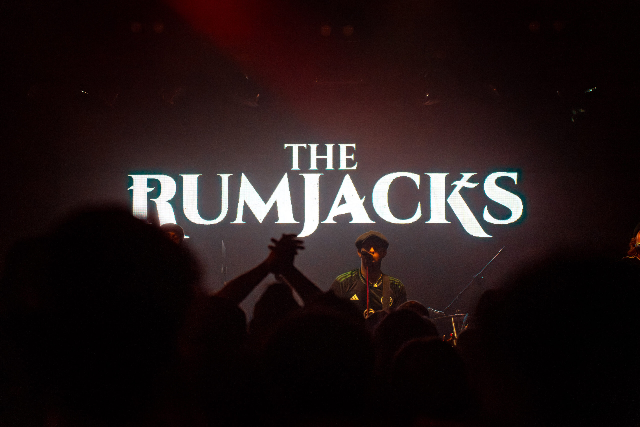 Read more about the article The Rumjacks (+ Deecracks) | 29.03.2026 | Warszawa, Oczki | Fot. Kuba Ryszkiewicz | org. Winiary Bookings