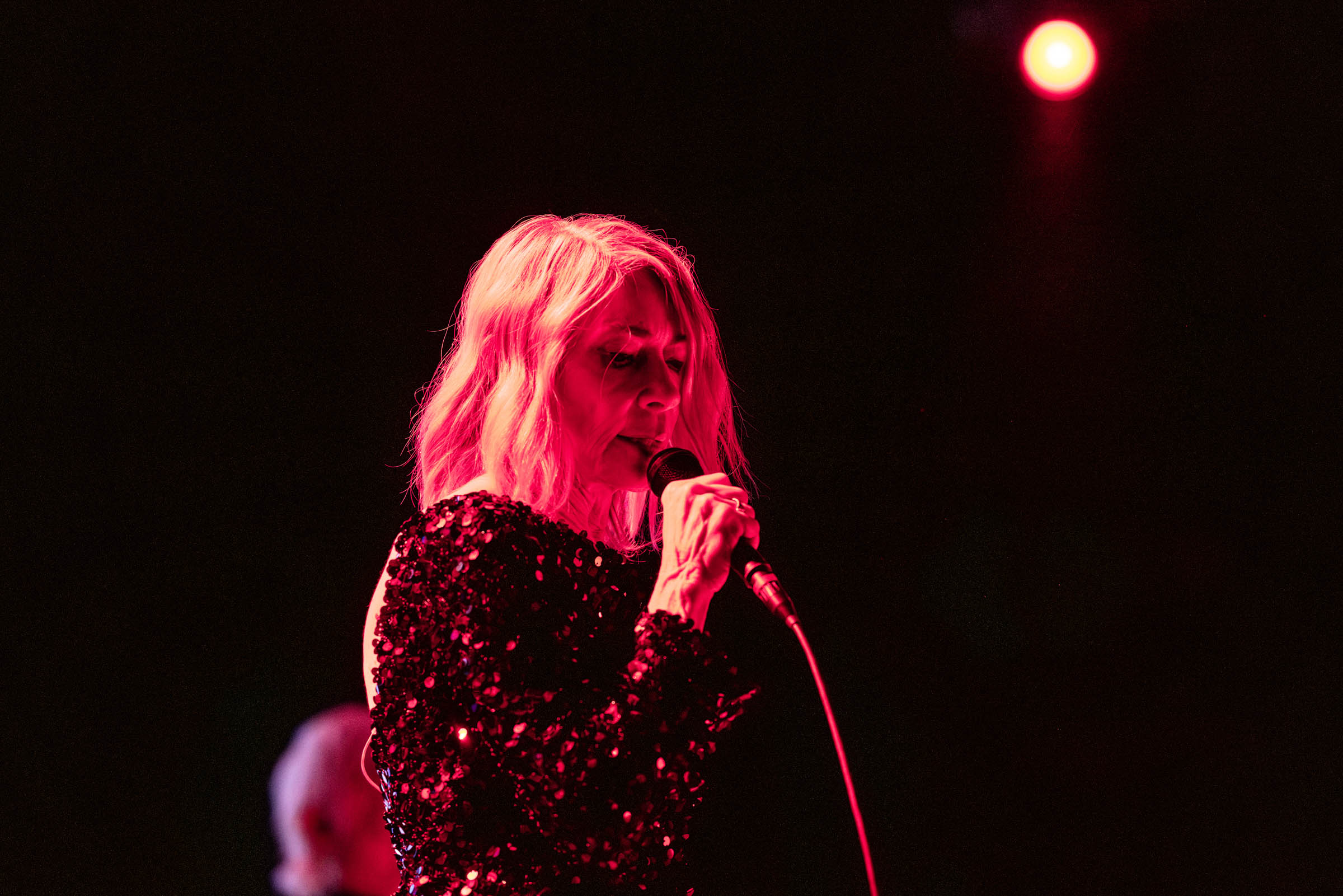 Read more about the article Kim Gordon | 21.04.2026 | Warszawa, Progresja | Fot. Martyna Gut | org. Live Nation Polska